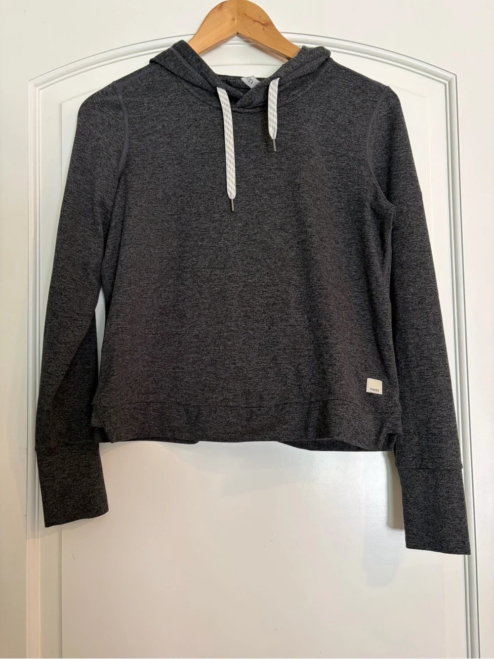 Vuori Women's Halo Essential Hoodie charcoal heather colorway XS